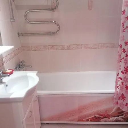 Апартаменти Piacdziasiat Hadou Pieramohi 17 *