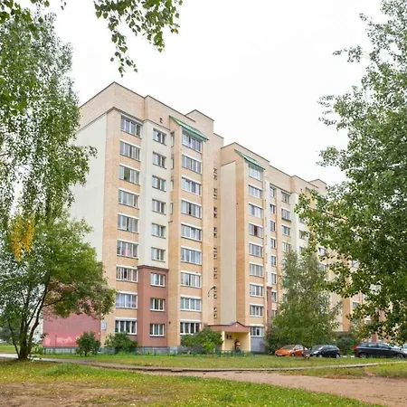 Апартаменти Piacdziasiat Hadou Pieramohi 17 *